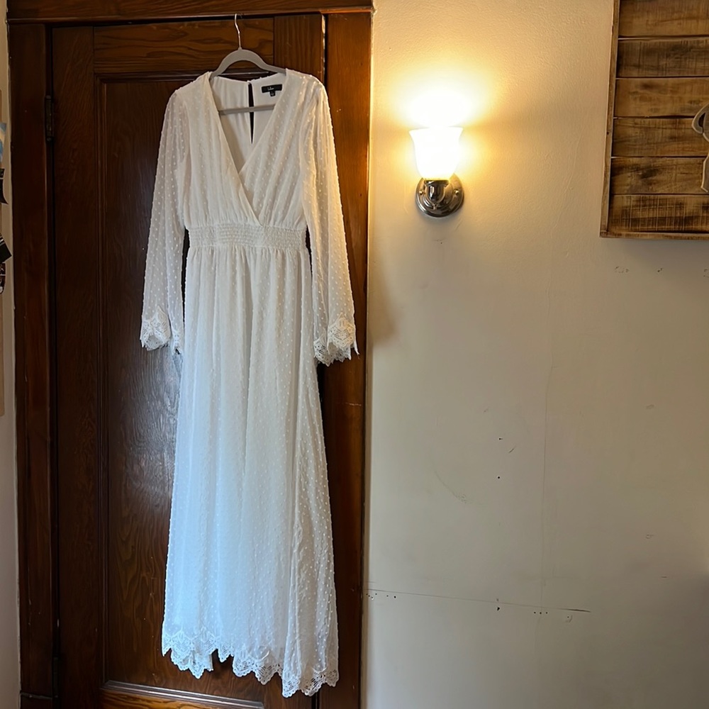 Like new Lulu’s bridal dress